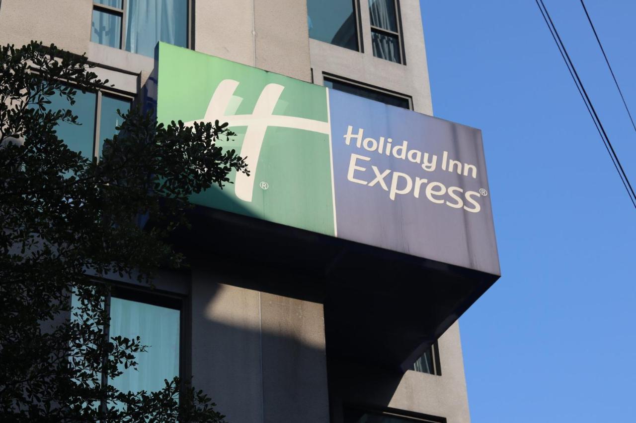 Holiday Inn Express Bangkok Sukhumvit 11, An Ihg Hotel Exterior photo