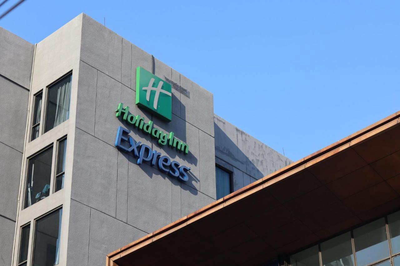 Holiday Inn Express Bangkok Sukhumvit 11, An Ihg Hotel Exterior photo