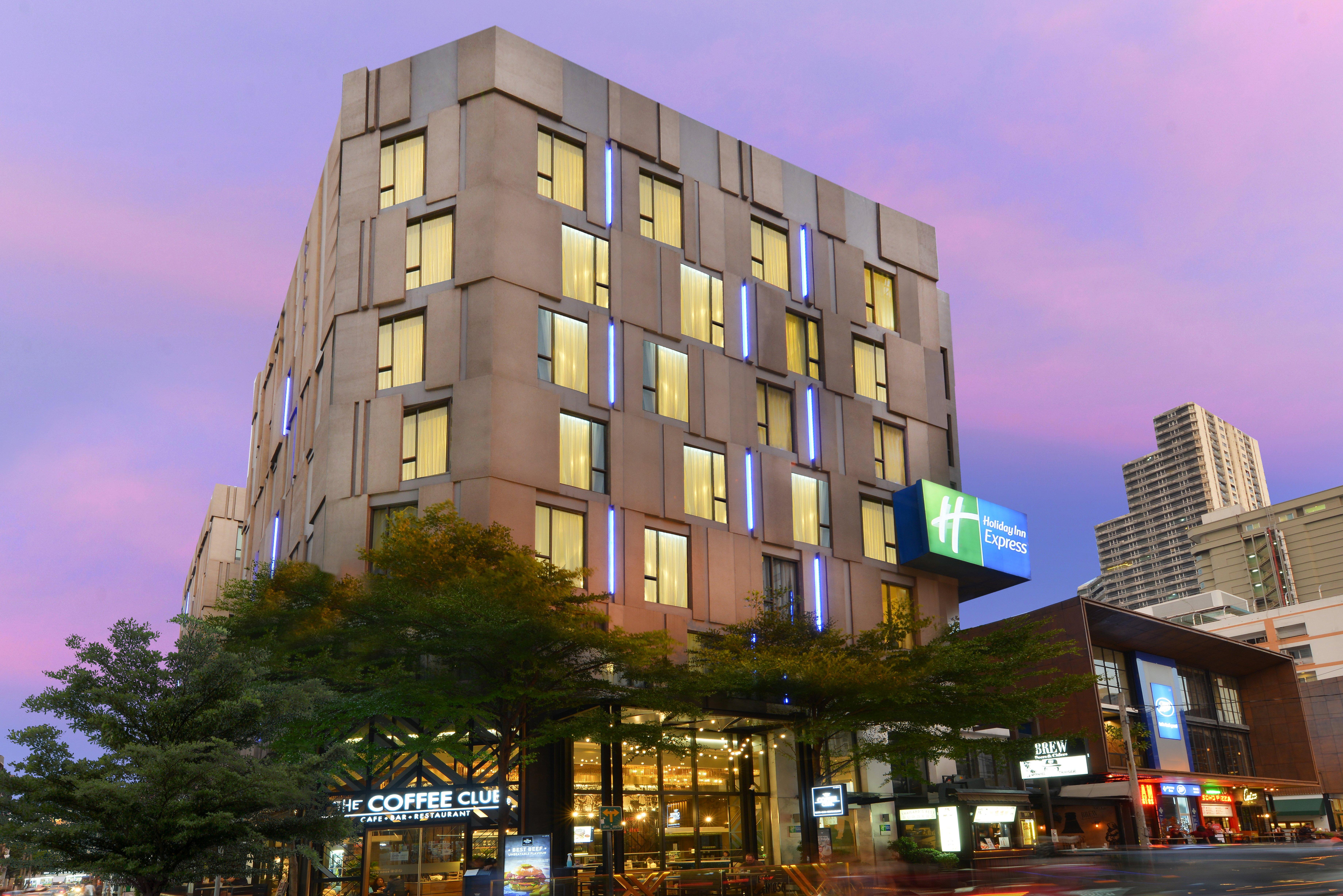 Holiday Inn Express Bangkok Sukhumvit 11, An Ihg Hotel Exterior photo